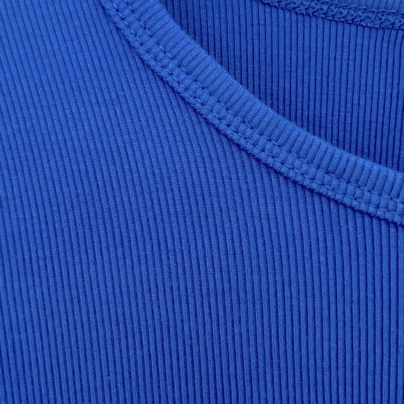 WORN ONCE Aritzia Cropped Ribbed Tee - Picture 4 of 4